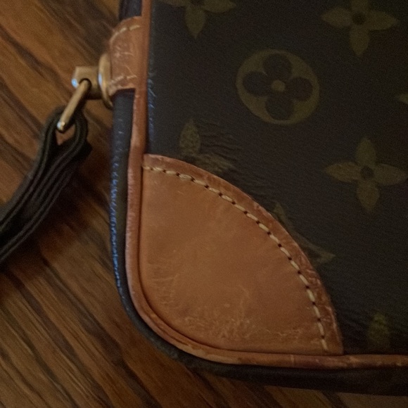 Authentic Louis Vuitton bag EUC - Picture 2 of 7